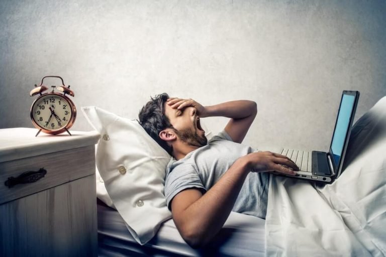 5 Mistakes You Make at Night That Are Ruining Your Sleep