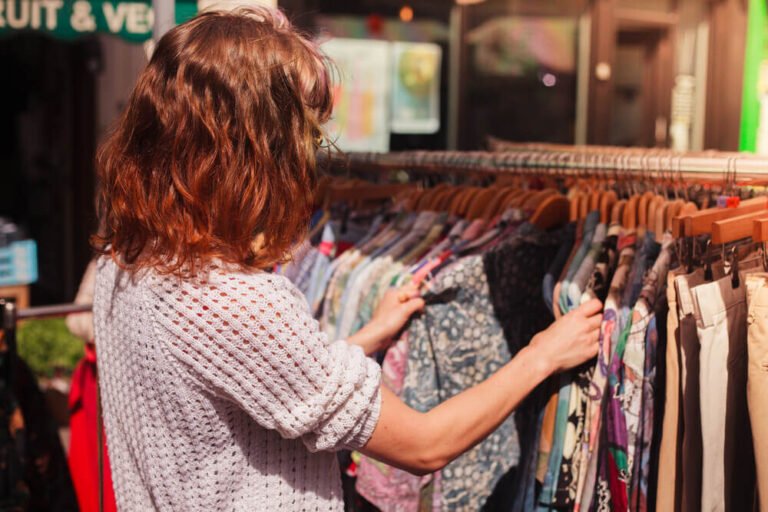 How To Select Vintage Clothing: 5 Ways To Find Vintage Clothes