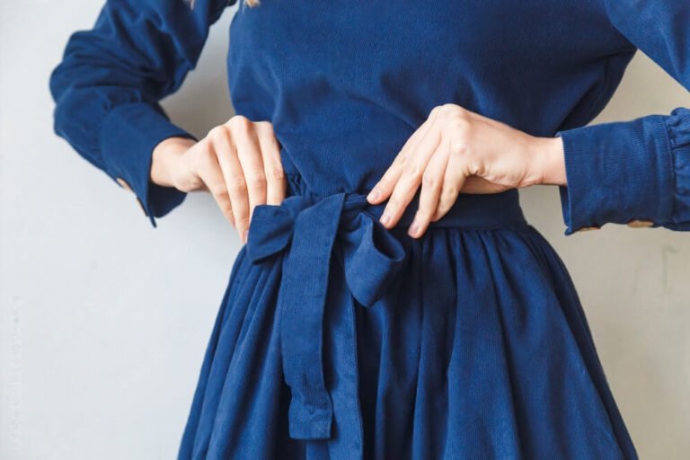 Does Purple or Blue Look Better on White Skin?